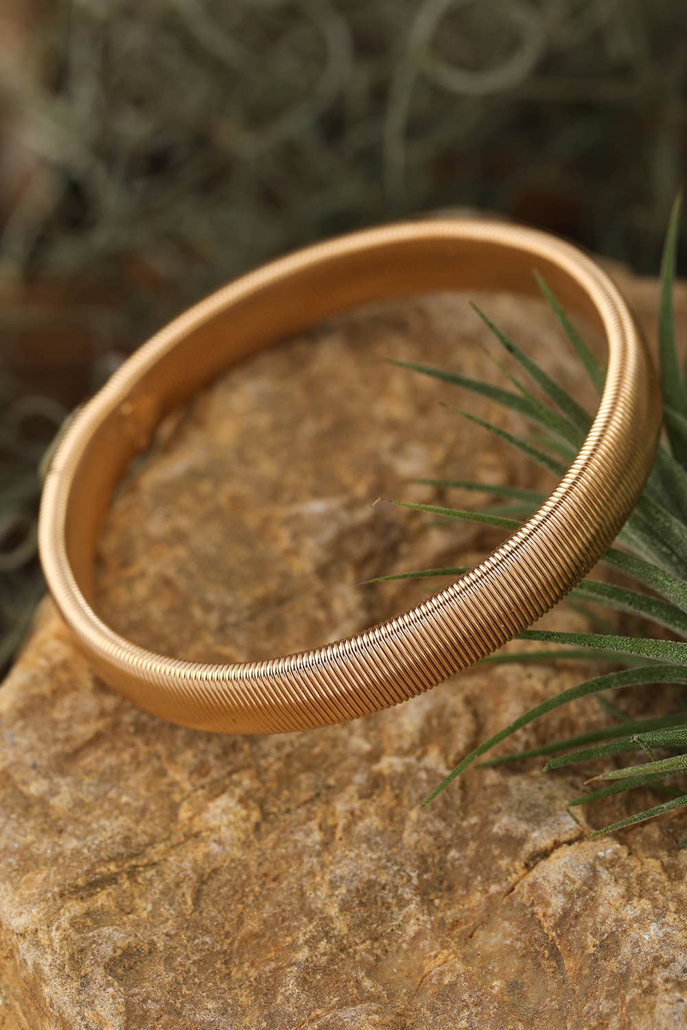 Rib Stretchy Plated Metal Wide Bangle