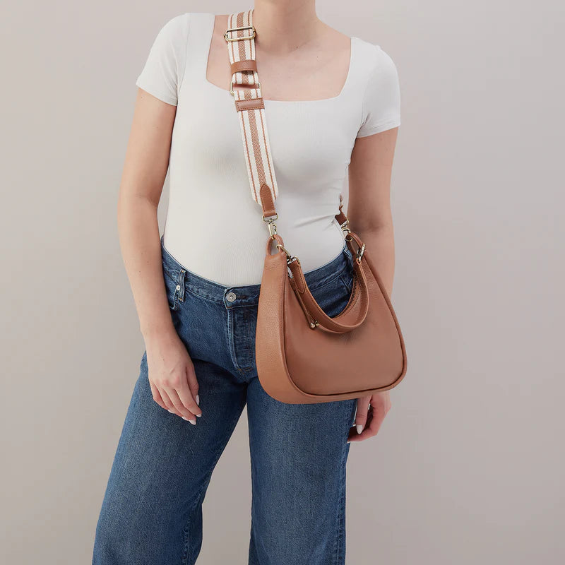 Cass Small Shoulder Bag in Pebbled Leather - Brown Sugar