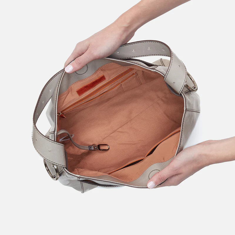 Render Shoulder Bag in Polished Leather - Light Grey