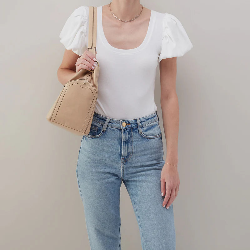 Seneca Shoulder Bag in Polished Leather - Sand