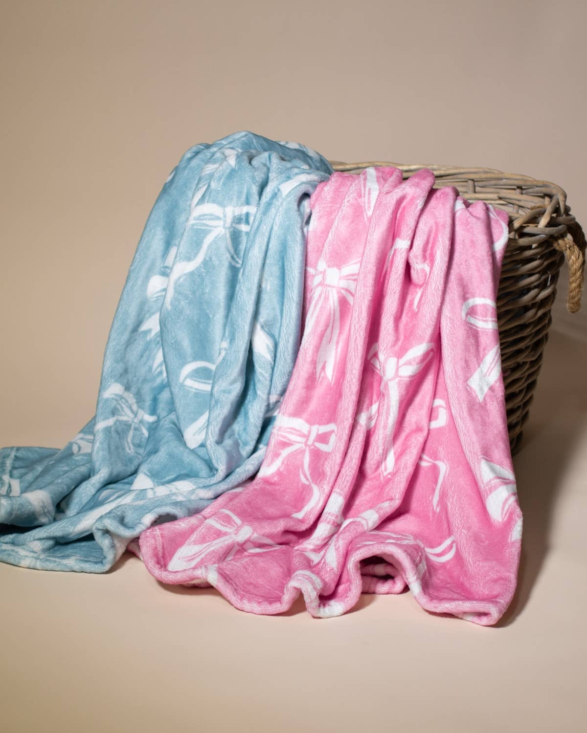 Hannah Bow Throw - Pink
