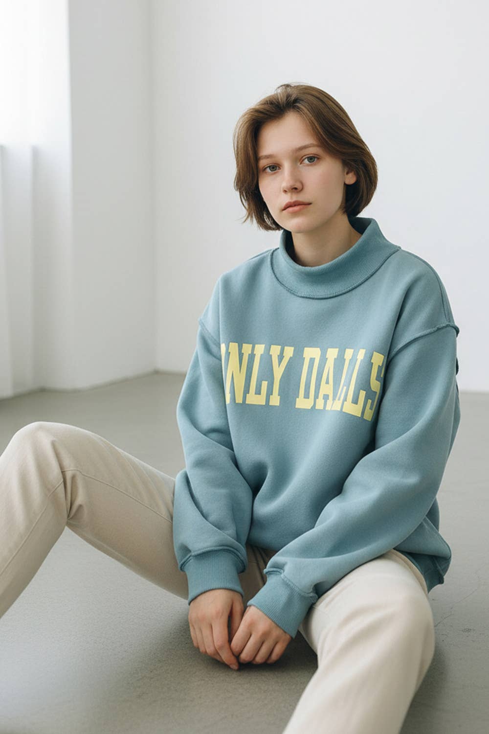 'DILLY DALLY' Mockneck Sweatshirt: Mint blue/Yellow