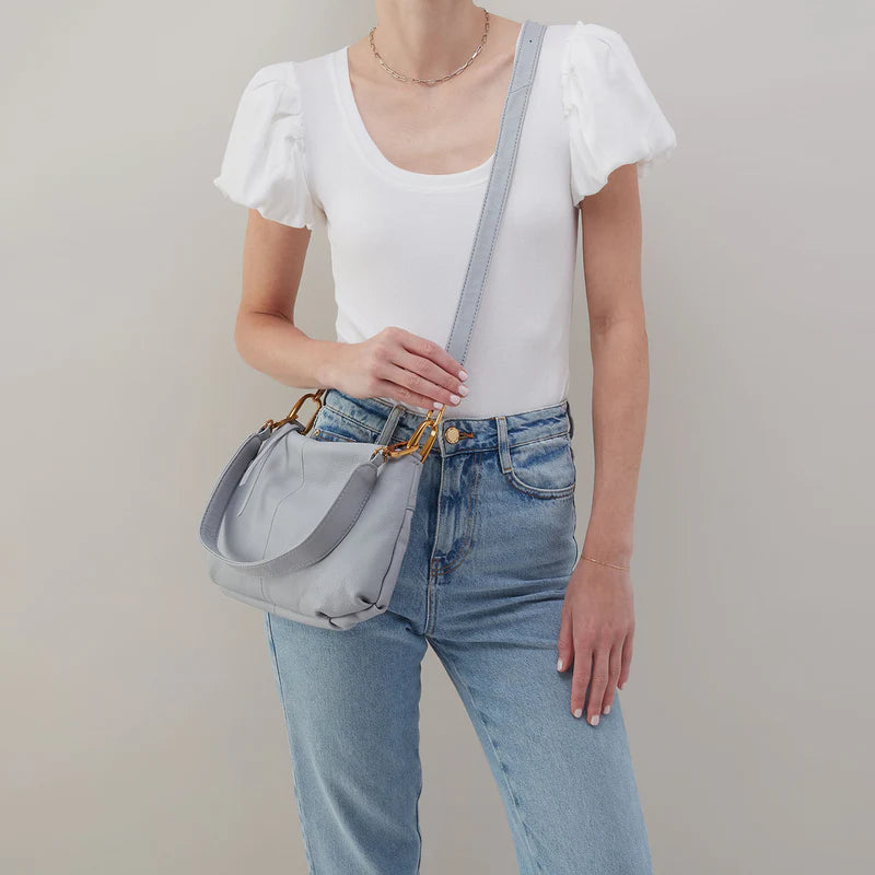Advance Shoulder Bag in Pebbled Leather - Blue Pearl