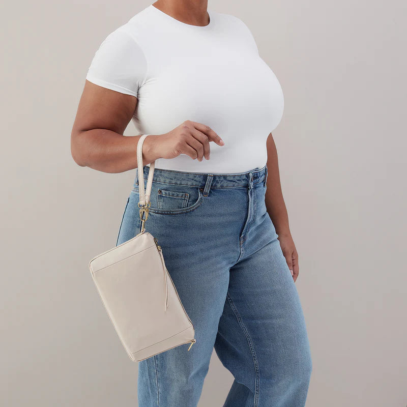 Darcy Carry-All Crossbody in Polished Leather - Pale Flax